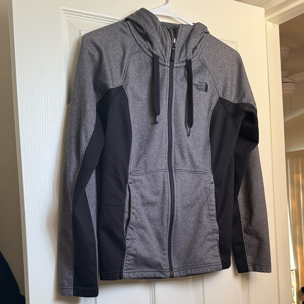 The North Face Women's Heathered Gray Top
